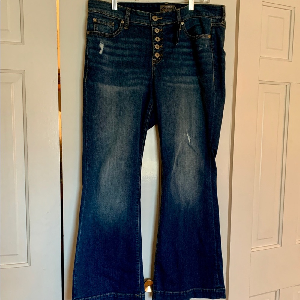 Torrid Mid-Rise Flare 5 Button Fly Short Jeans